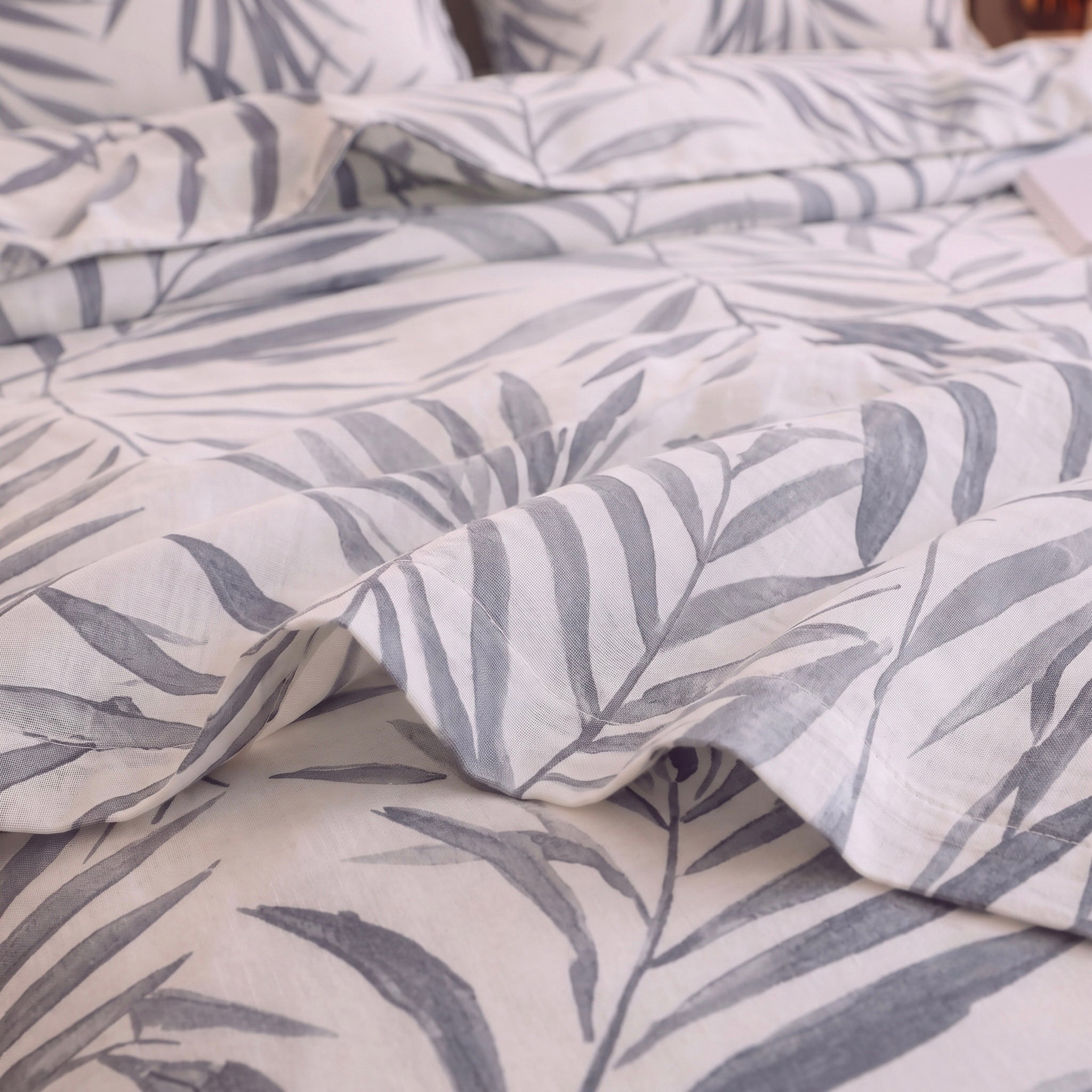 Superior Gray Leaf 3-Piece Bedding Set