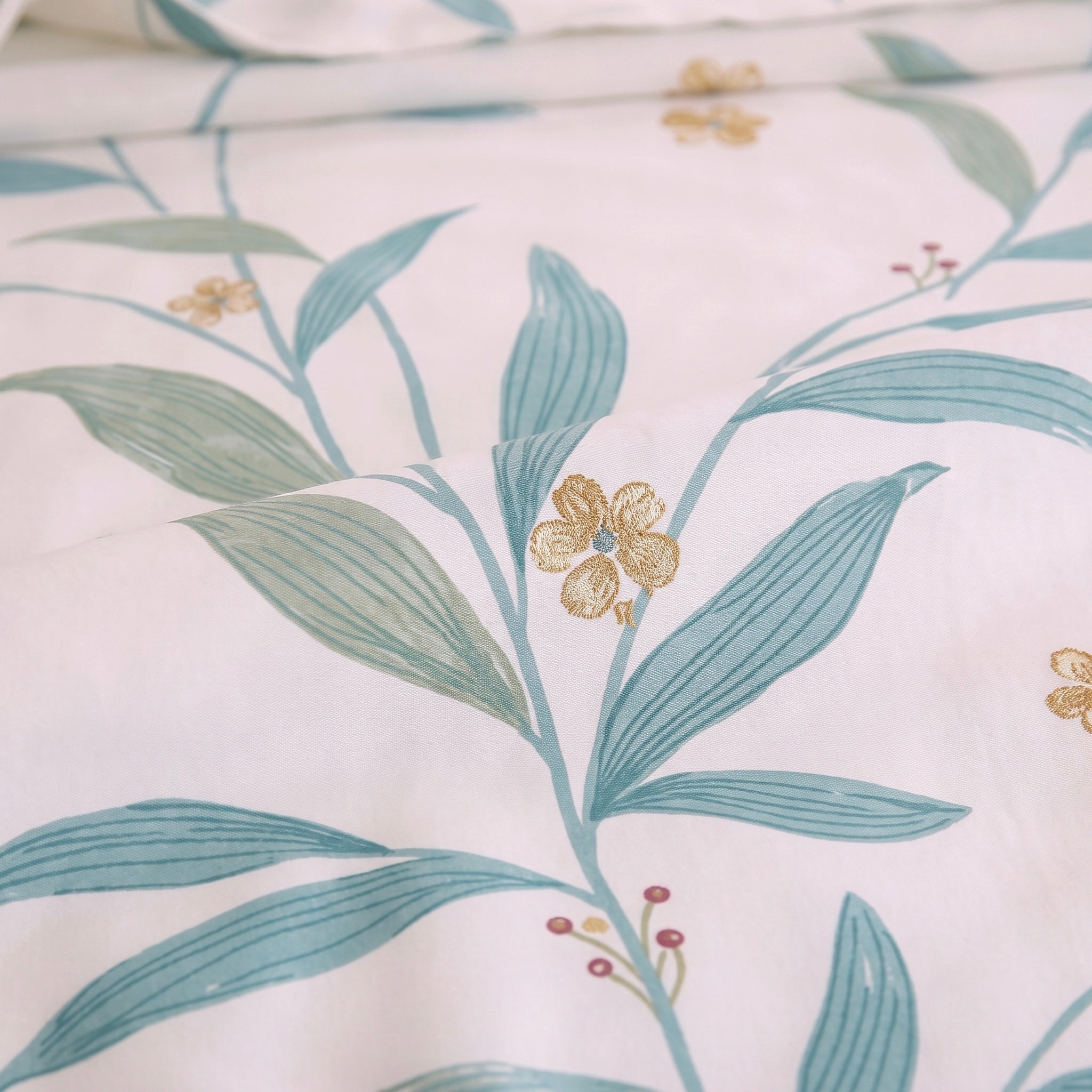 Elegant Aqua Leaf & Floral 3-Piece Bed Set