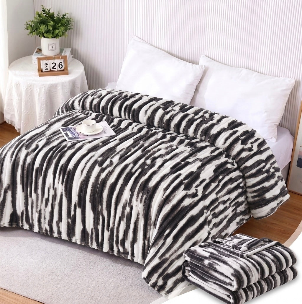 ZIMSHA Premium Plush Ribbed Blanket – Charcoal Black & White (200x240 cm)