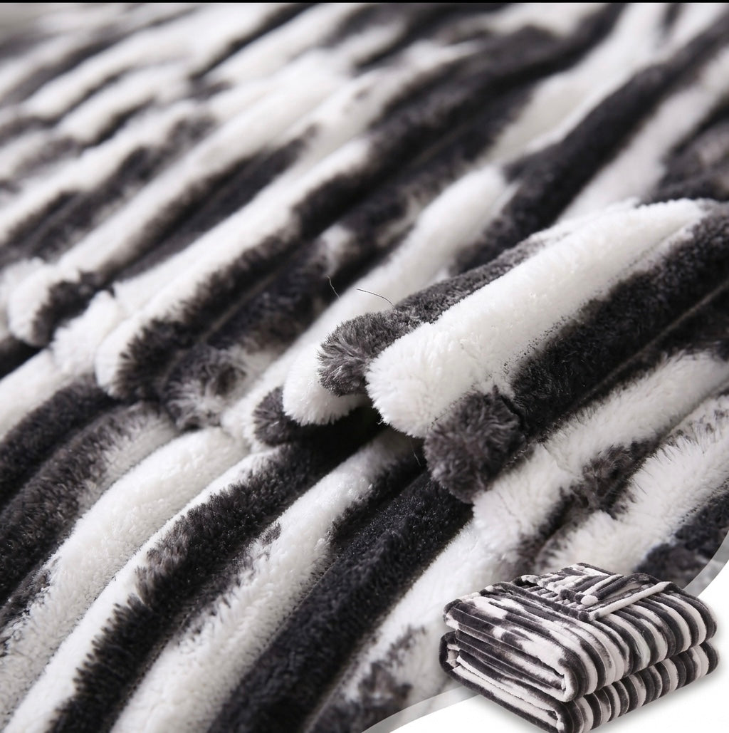 ZIMSHA Premium Plush Ribbed Blanket – Charcoal Black & White (200x240 cm)