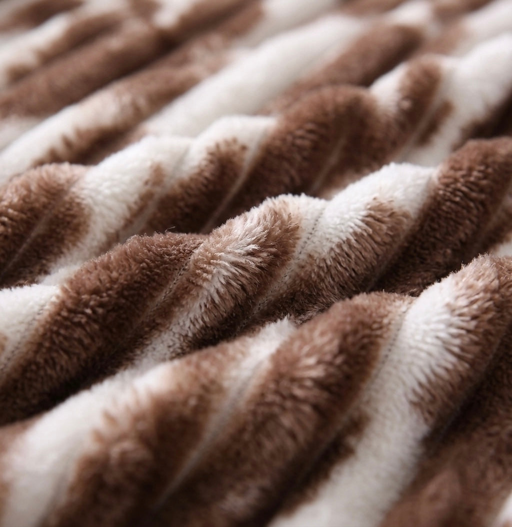 ZIMSHA Premium Plush Ribbed Blanket – Mocha Brown & White (200x240 cm)