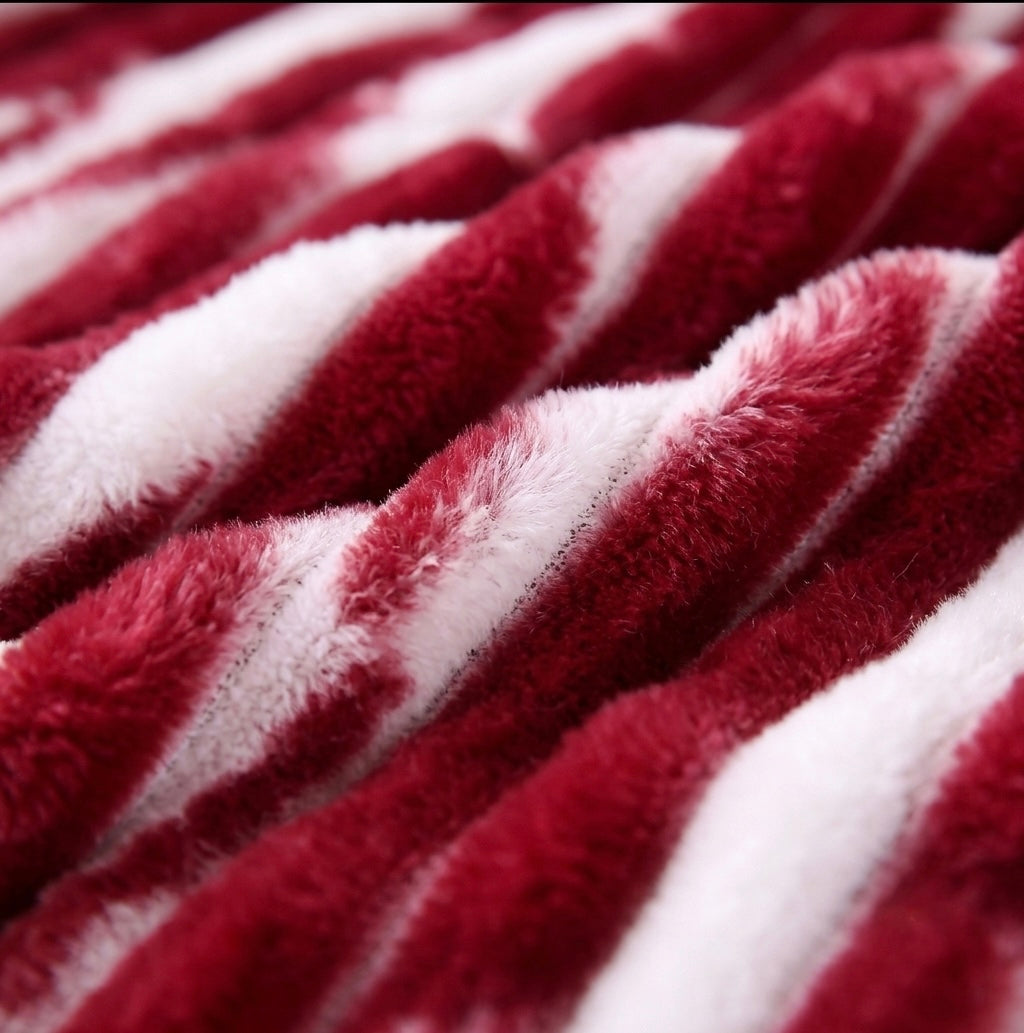 ZIMSHA Premium Plush Ribbed Blanket – Crimson Red & White (200x240 cm)