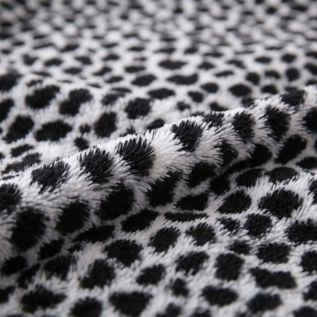 ZIMSHA Monochrome Spotted Plush Blanket – Ultra-Soft Cozy Fleece, Large (200x240 cm)