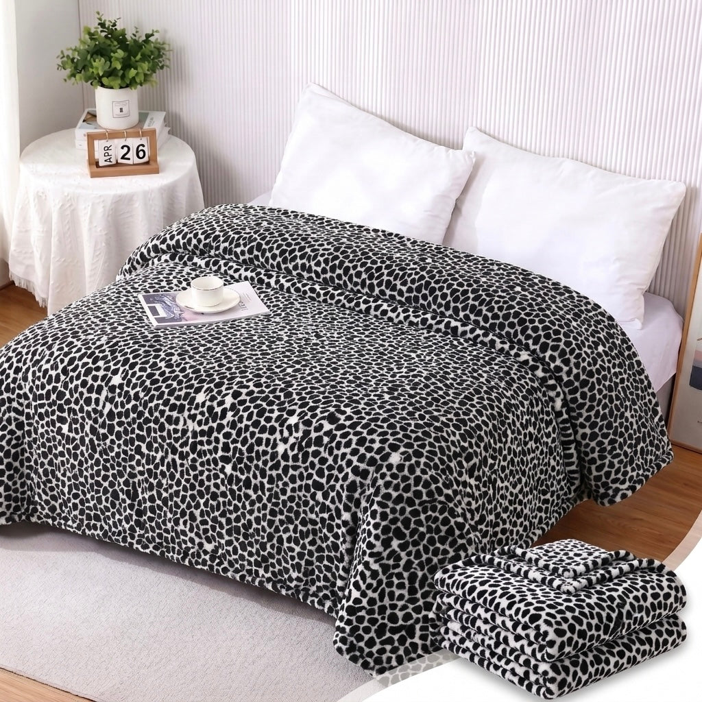 ZIMSHA Monochrome Spotted Plush Blanket – Ultra-Soft Cozy Fleece, Large (200x240 cm)